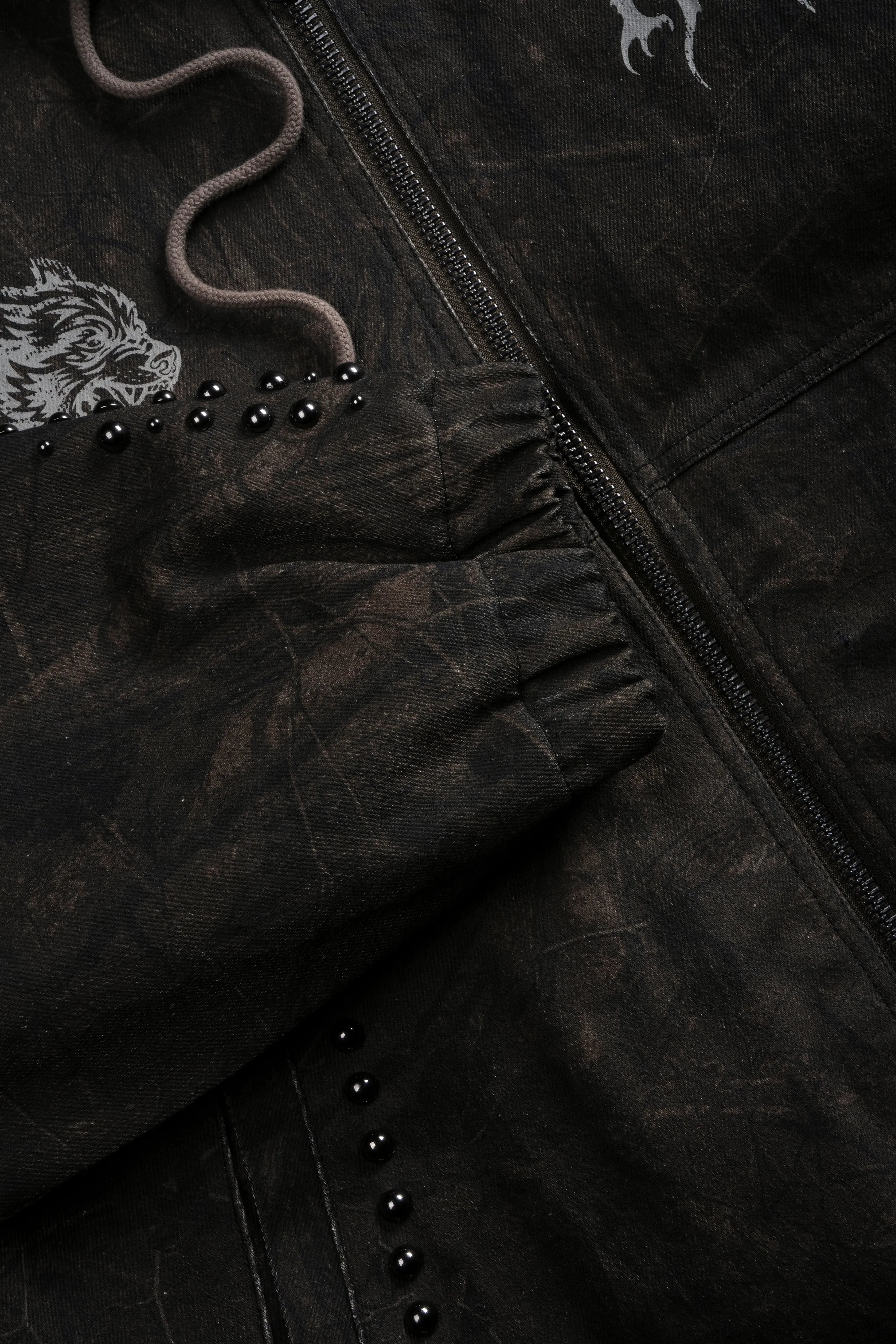 Wolves Hesh Studded Calaway Jacket in Brown Driftwood Forest Camo